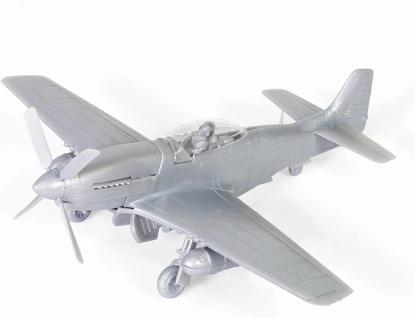 Forces of Valor, P-51D Mustang, Great Britain 1945, 1:72 Scale Plastic Model kit…