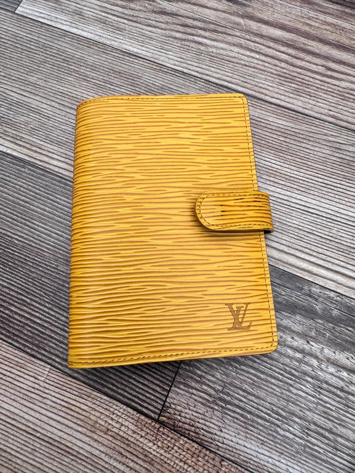 LOUIS VUITTON EPI LEATHER AGENDA ORGANIZER