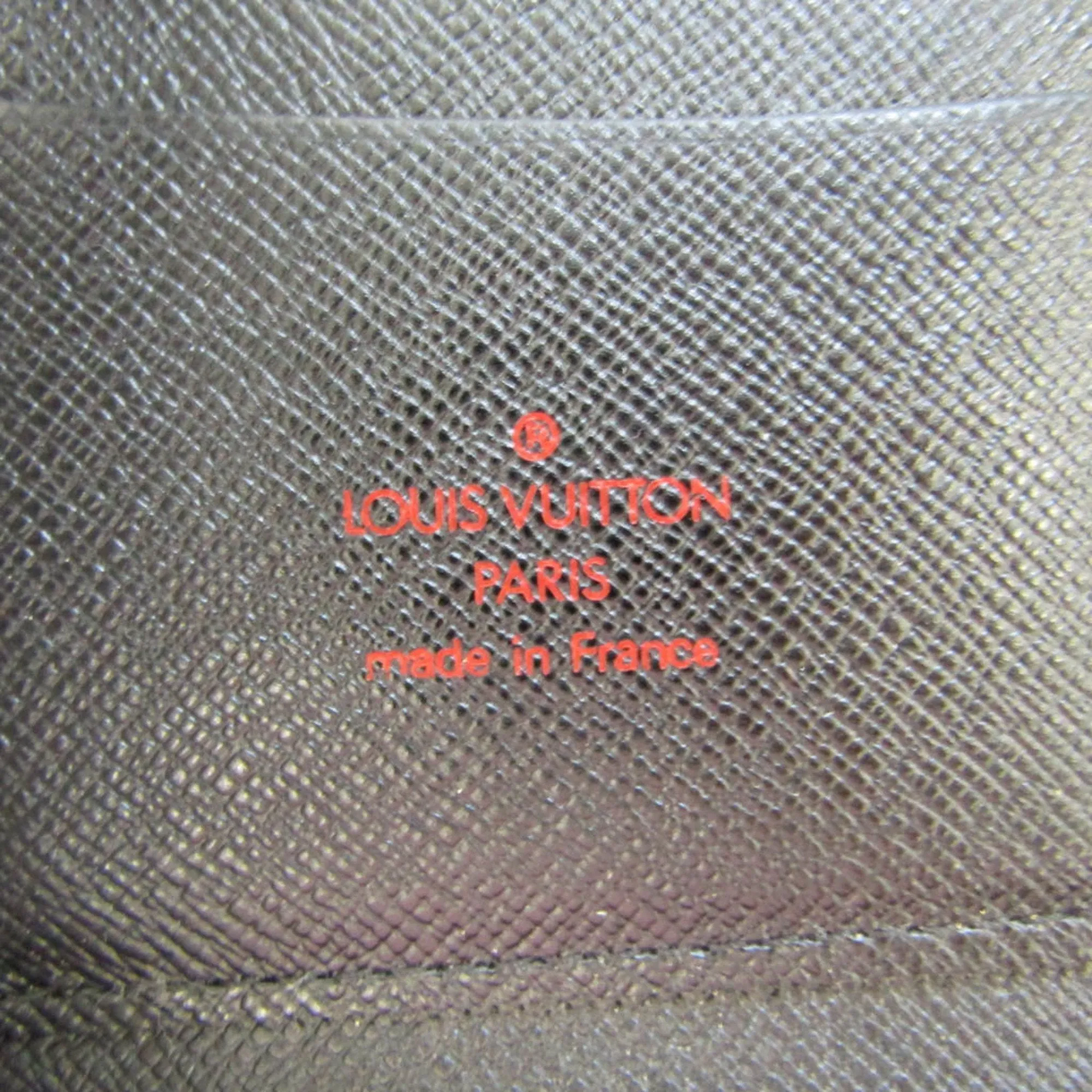 Louis Vuitton  Leather Wallet  ()
