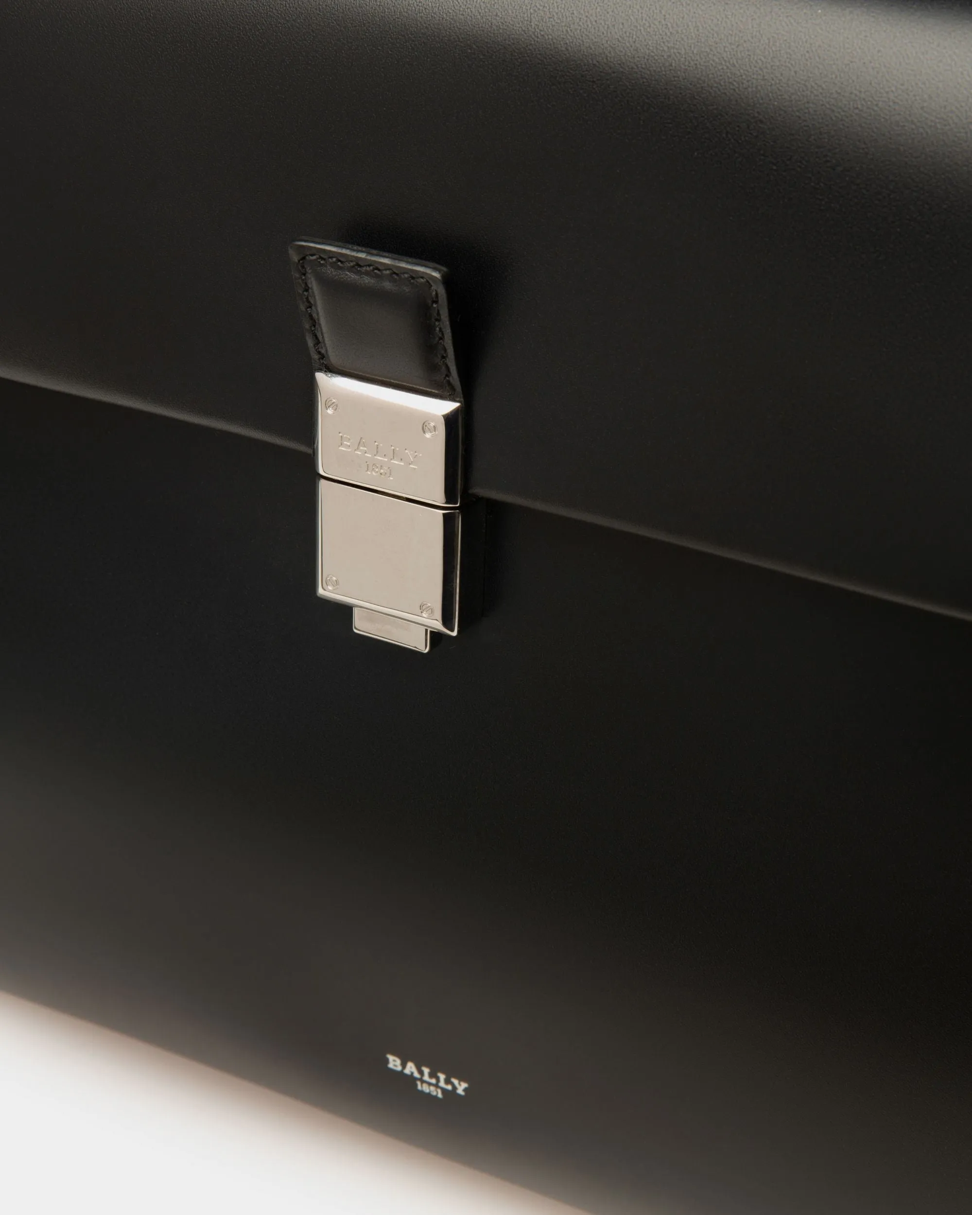Soryan Leather Portfolio In Black
